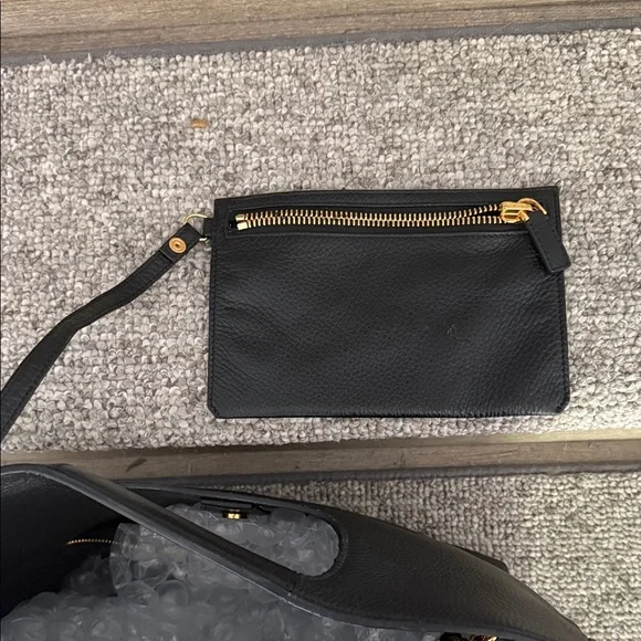 TOM FORD Elegant Black Leather Handbag - Picture 7 of 14